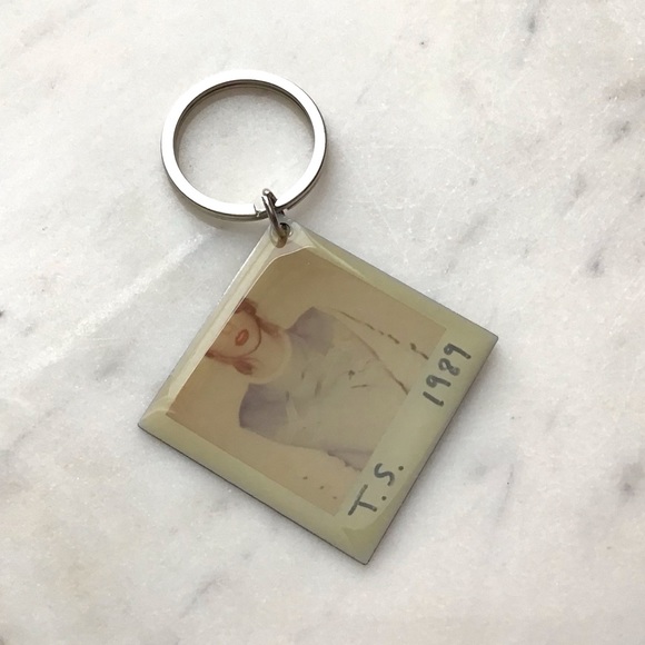 Taylor Swift 1989 Drawstring Backpack and Keychain NEW - Picture 4 of 9